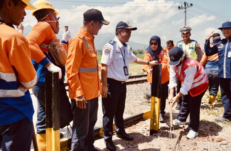 KAI dan DJKA Kemenhub Bersinergi Tutup Perlintasan Sebidang Tidak Resmi Demi Tingkatkan Keselamatan