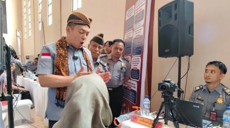Dirjen Imigrasi Buka Layanan Lapor Gayeng di Karanganyar