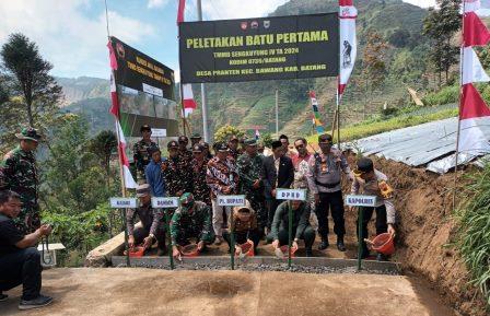 TMMD Sengkuyung Tahap IV di Batang, Pemerintah dan TNI Bangun Akses Penghubung di Lereng Gunung Prau