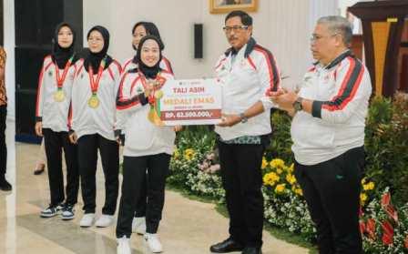 Pemprov Jateng Beri Tali Asih Peraih Medali PON XXI Sebesar Rp 60,6 Miliar