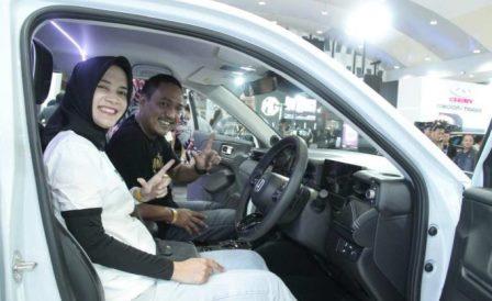 Kunjungi GIIAS Semarang 2024, Yoyok Sukawi Ngaku Tertarik Mobil Listrik