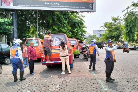 Masa Tenang, Atribut Pilkada di Kota Semarang Dicopoti Tim Gabungan