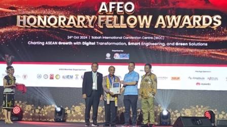 Soeharsojo Mendapat Gelar Kehormatan Honorary Fellow