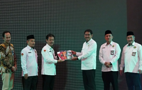 Kemenag Jateng Luncurkan Buku “Ayo Mondok, Pesantrenku Aman dan Sehat”