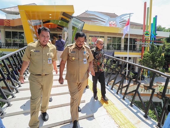 Nana Sudjana Resmikan Perluasan Pembangunan Gedung Perpustakaan dan JPO