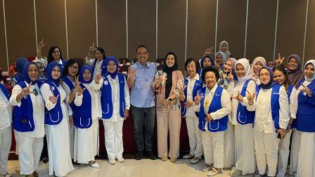 Calon Wali Kota Semarang, Yoyok Sukawi saat bertemu dengan para pengusaha yang tergabung di Ikatan Wanita Pengusaha Indonesia (IWAPI).