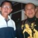 Daniel Agus Maryanto (kanan) bersama dalang kondang Ki Manteb Sudarsono.