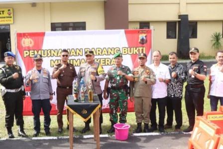 Polres Magelang Kota Musnahkan 876 Botol Minuman Keras
