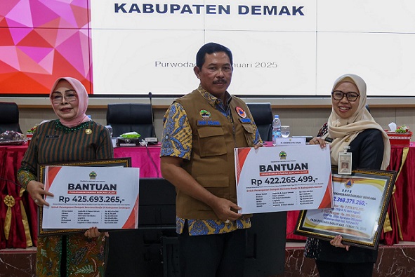 Pemprov Jateng Salurkan Bantuan Korban Banjir Demak dan Grobogan Sebesar Rp 847 Juta