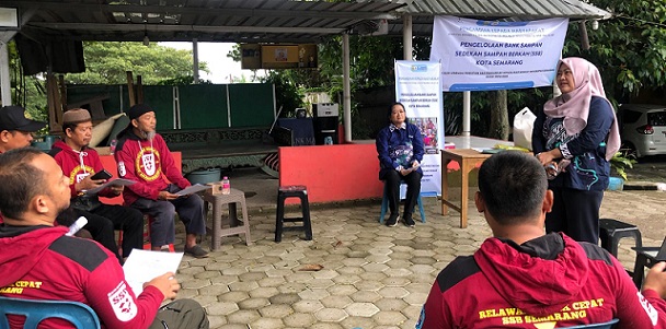 Tim PkM USM Beri Pendampingan ke Pengelola Bank Sampah SSB Semarang
