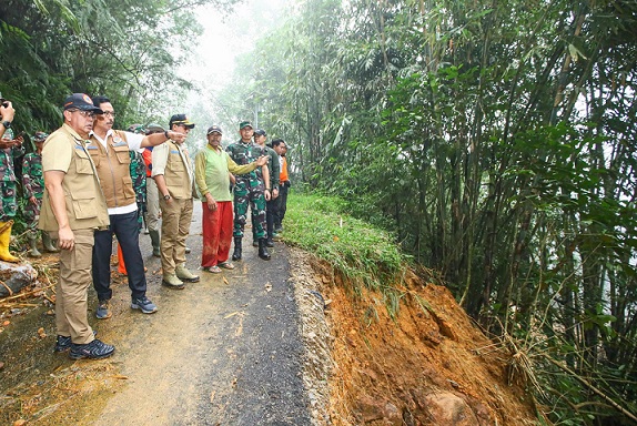 Percepat Penanganan Longsor di Petungkriyono, Nana Sudjana Minta Operasi Modifikasi Cuaca
