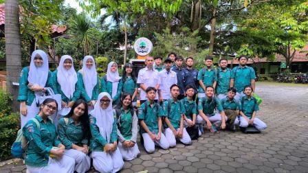 Tim PkM USM Adakan Pelatihan Mikrokontroler ESP32 Berbasis IoT di SMAN 4 Semarang