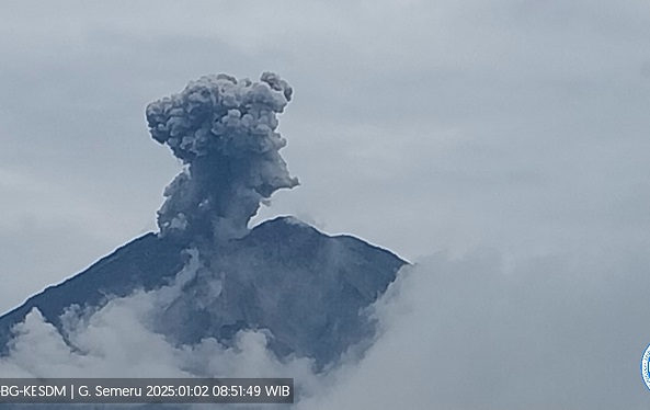 Gunung Semeru Meletus, Masyarakat Dilarang Beraktivitas dalam Radius 3 Km