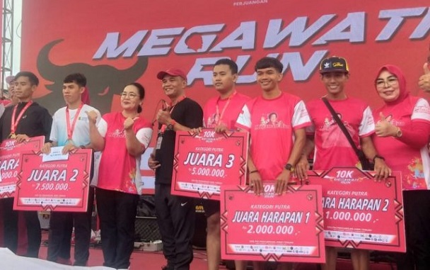 Hujan tak Surut Semangat 9000 Peserta untuk Semarakkan ’Megawati Run’