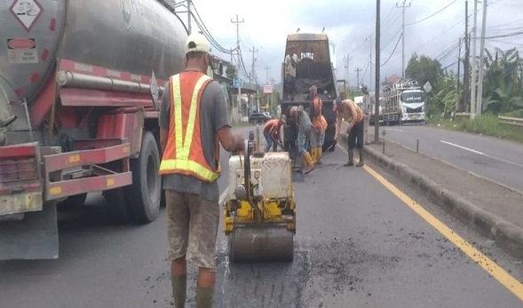 Pemkot Semarang Perbaiki Jalan Terdampak Banjir