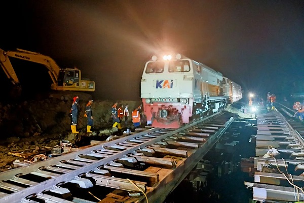 Kerusakan Rel di Grobogan Selesai Diperbaiki, Perjalanan KA Kembali Normal