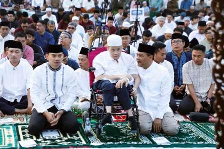 Berbaur dengan Ribuan Warga, Ahmad Luthfi Salat Ied di Lapangan Simpanglima Kota Semarang