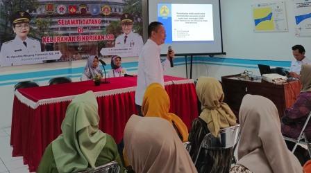 Tim PkM USM Beri Pelatihan Pemanfaatan Media Sosial untuk Tingkatkan Penjualan