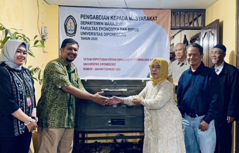 FEB UNDIP Dorong UMKM Naik Kelas Lewat Inovasi Produk dan Dukungan Peralatan Produksi