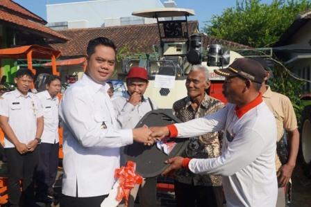 Tingkatkan Produksi Pertanian, Pemkab Jepara Salurkan Bantuan Alsintan Senilai Rp 1,1 Miliar