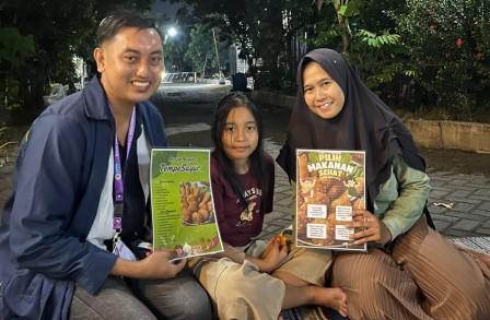 Mahasiswa KKN USM Beri Pelatihan Pembuatan Nugget