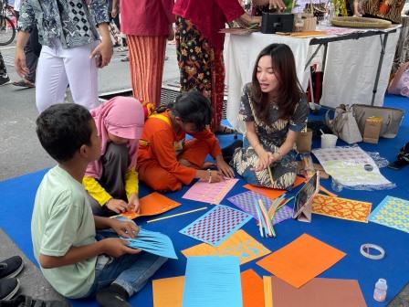 Mahasiswa Ilkom USM Kampanyekan Budaya Menganyam di CFD Semarang