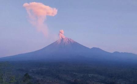 Gunung Semeru Lima Kali Erupsi, Ketinggian Letusan Capai 1.000 Meter