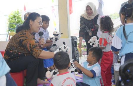 Roadshow Bunda Literasi, Wali Kota Agustina Bawa Semangat Gemar Membaca bagi Anak-Anak