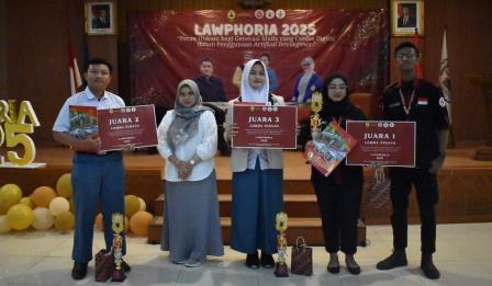 Naila Amalia dari SMA Muhammadiyah 3 Jakarta Juara Lomba Pidato Lawphoria FH USM
