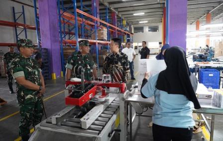 Tinjau Produksi, Perkuat Kemitraan Industri di PT Unza Vitalis Salatiga
