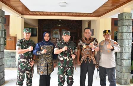 Danrem 073/Makutarama Bersama Forkopimda Grobogan Sambung Sinergi lewat Zoom dengan Gubernur Jateng