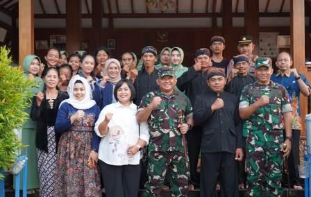Sambangi Sedulur Sikep, Danrem Makutarama Ingatkan Pentingnya Jaga Nilai-nilai Kebersamaan