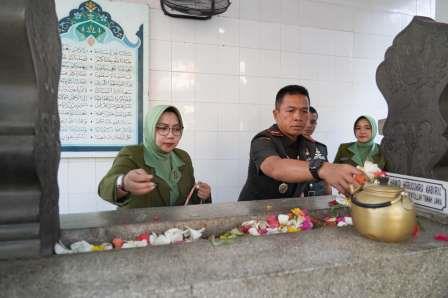 Danrem Wijayakusuma Ziarah ke Makam Pangeran Diponegoro di Makassar
