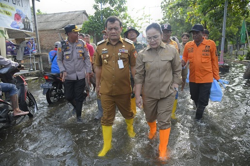Pastikan Penanganan Banjir Berjalan Optimal, Agustina Wilujeng Tinjau Lokasi Banjir di Kaligawe dan Muktiharjo Kidul