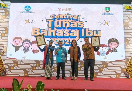 FTBI Tingkat Provinsi Jawa Tengah 2025 Pecahkan Rekor Muri Penulisan Geguritan Terbanyak