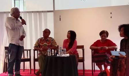 Ketua Umum Satupena Jawa Tengah Gunoto Saparie memaparkan beberapa kegiatan organisasinya dalam menggerakkan literasi di Semarang.