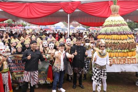 Rayakan Kirab Budaya, Wali Kota Semarang Agustina Wilujeng: Pawai Gunungan Jadi Simbol Gotong Royong