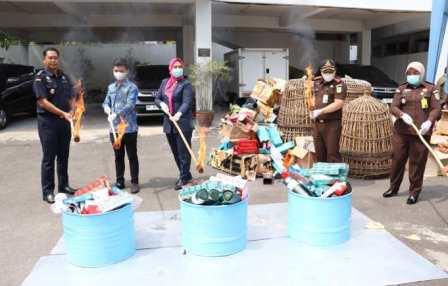 Kejari Kota Semarang Musnahkan Ribuan Barang Bukti Tindak Pidana