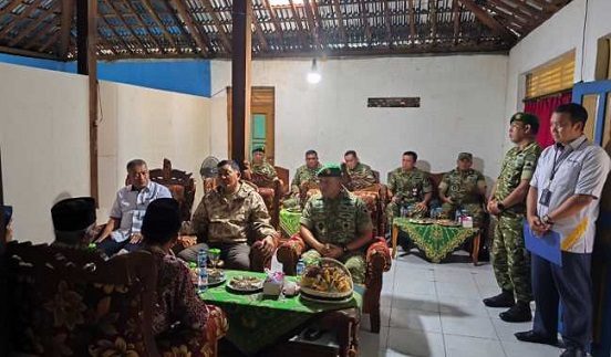 Pangdam IV/Diponegoro Dampingi Menhan Takziah ke Rumah Kopda Anumerta Amin Nurohman