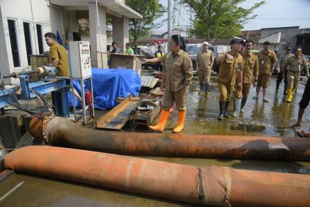 Wali Kota Agustina Wilujeng Optimistis Kolam Retensi Trimulyo dan Tanggul Laut Mampu Kendalikan Banjir dan Rob