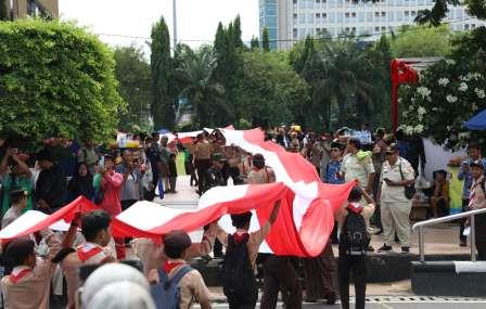 Semarak Hari Pahlawan di Kota Semarang, 10.000 Pelajar Bentangkan Merah Putih Sepanjang 1.945 Meter