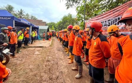 Tim SAR Gabungan Persempit Sektor Pencarian Korban Longsor di Cilacap