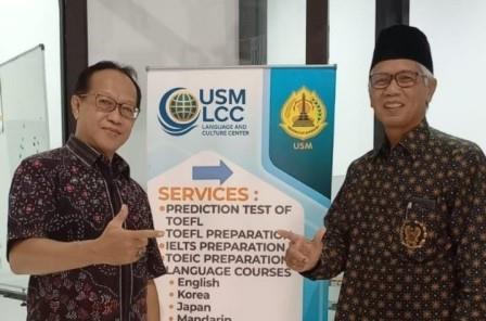 BHAMADA-USM LCC: Rektor Universitas Bhamada Slawi, Dr Maufur (kanan) dan Direktur USM LCC, Dr Adi Ekopriyono, seusai berdiskusi soal rintisan kerja sama.