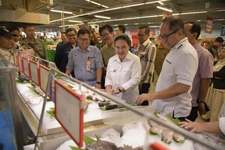 Pantau Harga Bahan Pokok di Pasar Tradisional dan Modern, Agustina: Stok Bapokting Tetap Terkendali Jelang Nataru