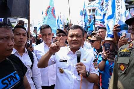 Gubernur Ahmad Luthfi Tetapkan UMP Jawa Tengah 2026 Sebesar Rp 2.327.386