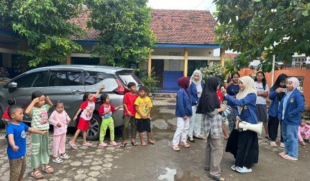 Mahasiswa Psikologi USM Berikan Layanan Trauma Healing untuk Warga Terdampak Banjir di Posko Payaman Kudus