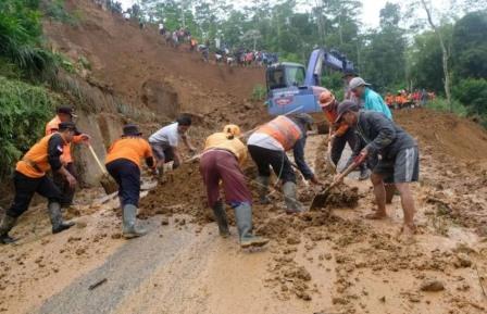 Antisipasi Banjir dan Longsor, Taj Yasin Minta Pemerintah Pusat Perkuat Kawasan Hutan Lindung