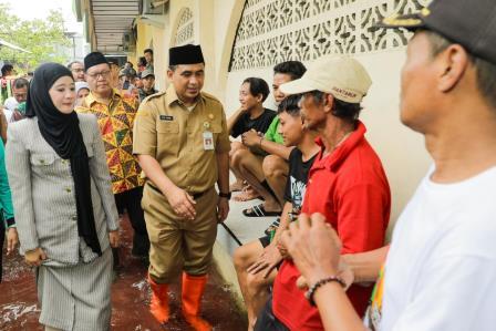 Taj Yasin Pastikan Kebutuhan Dasar Masyarakat Terdampak Banjir Pekalongan Terpenuhi Selama Tanggap Darurat