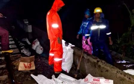 Perjalanan KA Pantura Jateng Terganggu Banjir di Kendal