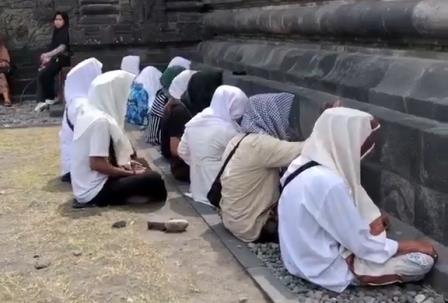 Viral Zikir di Candi Prambanan, Kesbangpol Jateng: Hormati Ruang Ibadah Umat Lain